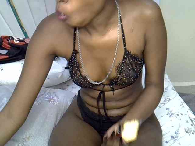 PetiteNoir webcam