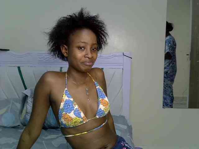PetiteNoir webcam