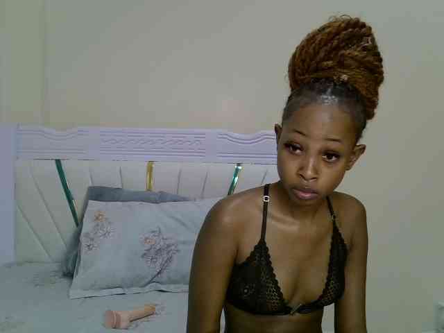 PetiteNoir webcam