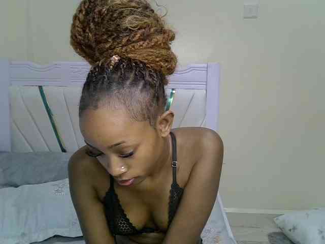 PetiteNoir webcam