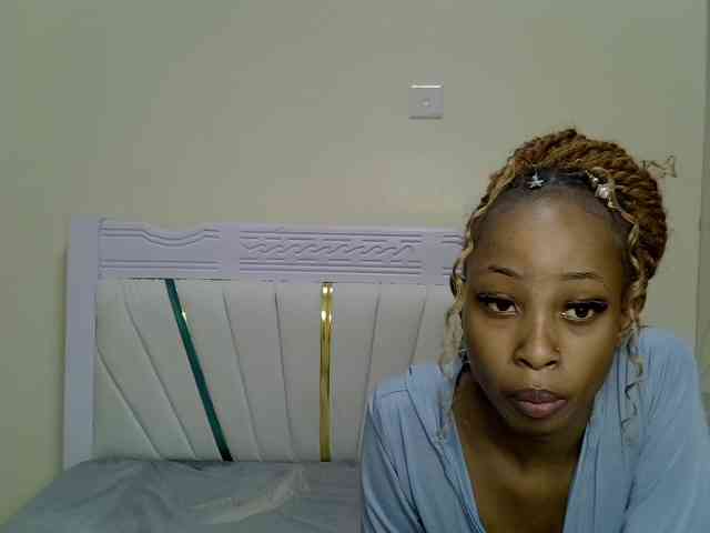 PetiteNoir webcam