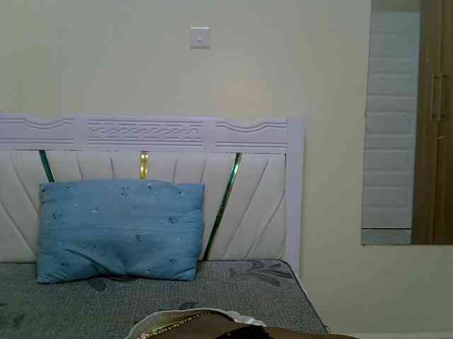 PetiteNoir webcam