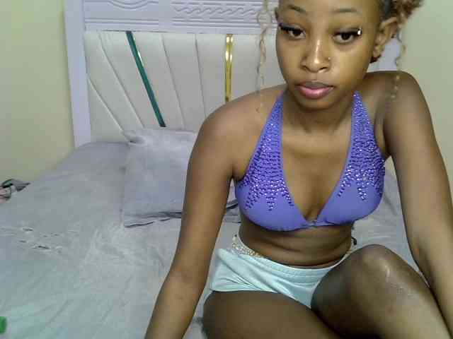 PetiteNoir webcam
