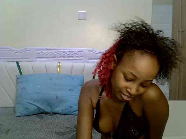 PetiteNoir webcam