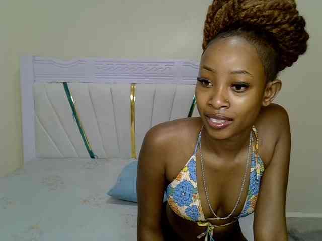 PetiteNoir webcam