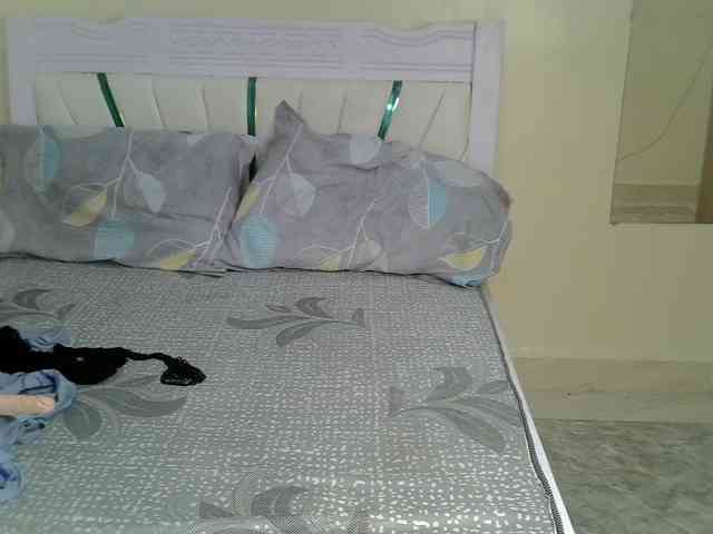 PetiteNoir webcam