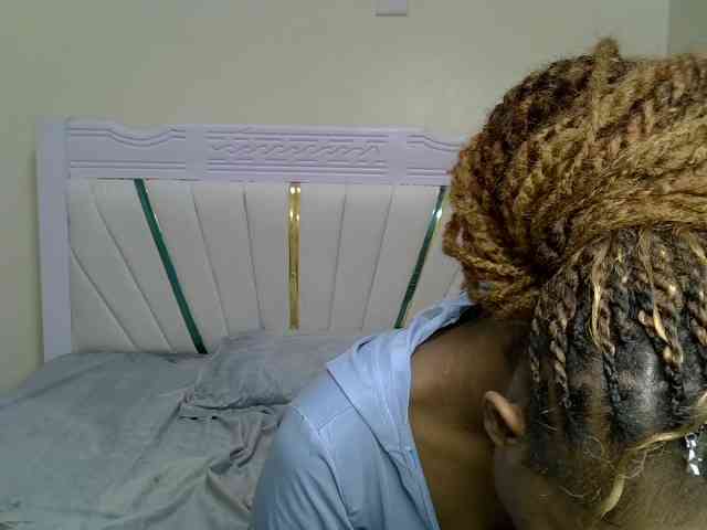 PetiteNoir webcam