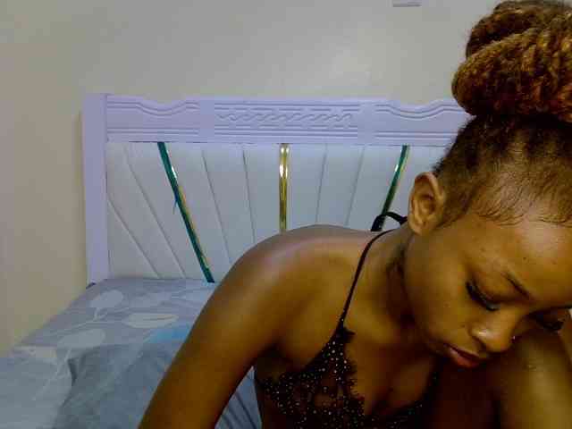 PetiteNoir webcam