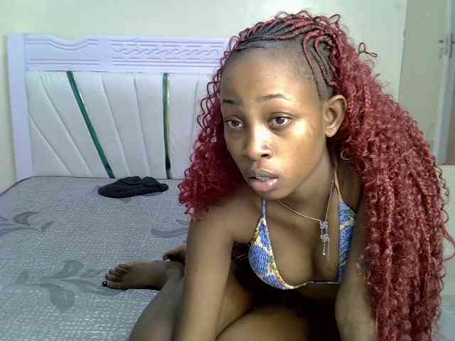 PetiteNoir webcam
