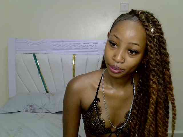 PetiteNoir webcam