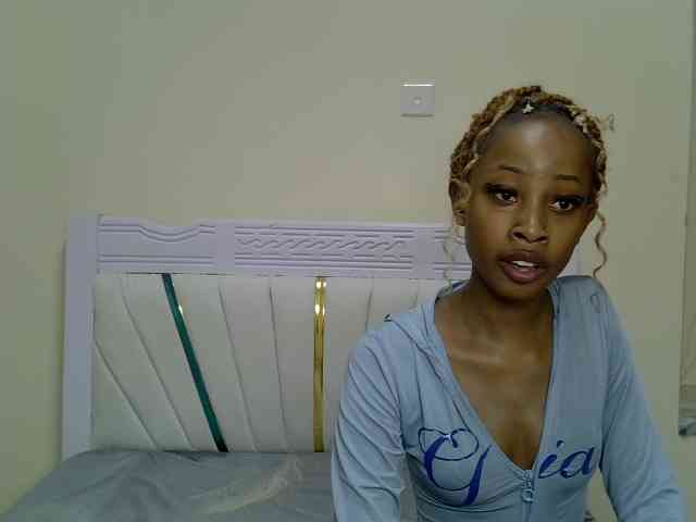 PetiteNoir webcam