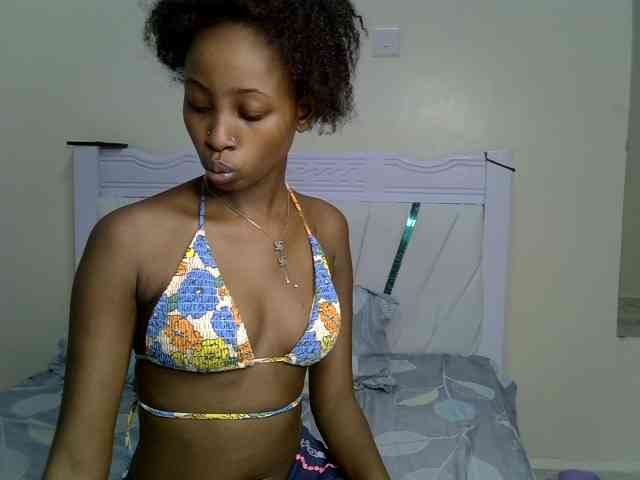PetiteNoir webcam