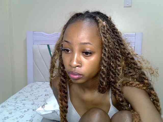 PetiteNoir webcam