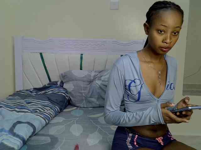 PetiteNoir webcam