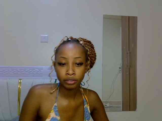 PetiteNoir webcam