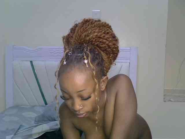 PetiteNoir webcam