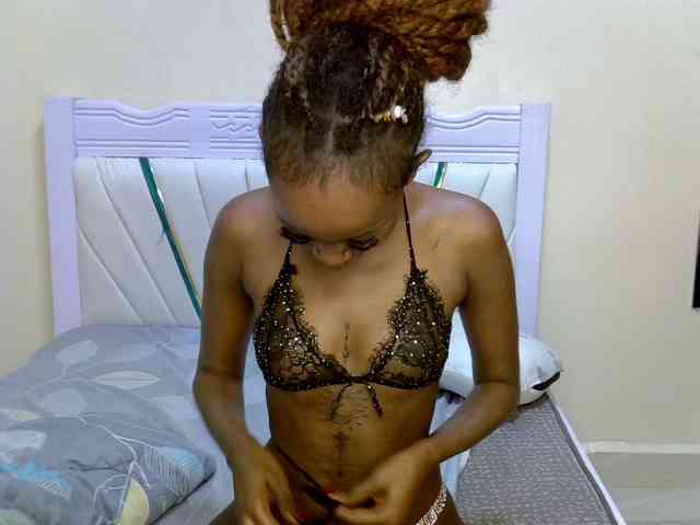 PetiteNoir webcam