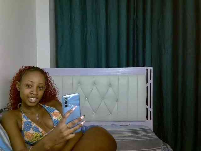 PetiteNoir webcam
