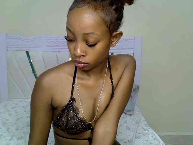 PetiteNoir webcam