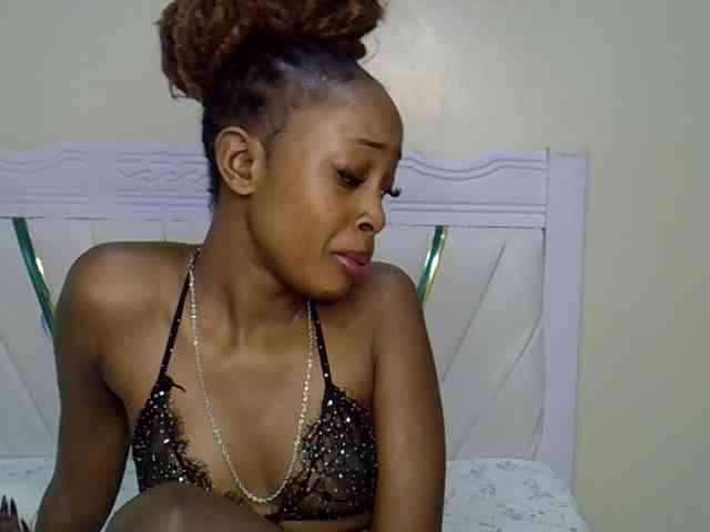 PetiteNoir webcam