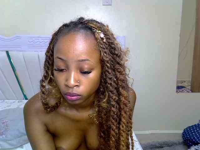 PetiteNoir webcam