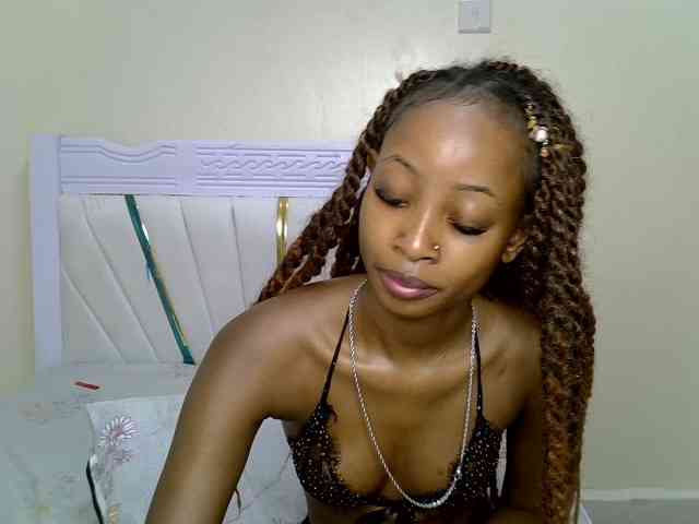 PetiteNoir webcam
