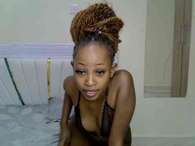 PetiteNoir webcam