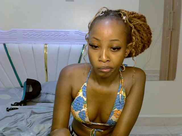 PetiteNoir webcam