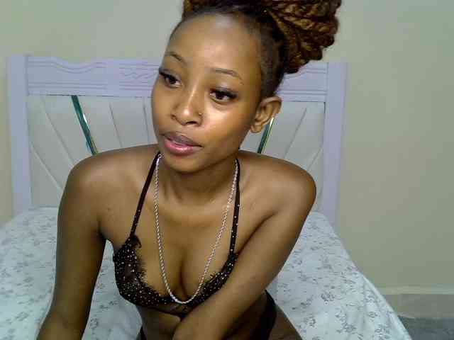 PetiteNoir webcam