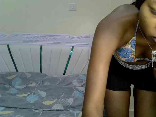 PetiteNoir webcam