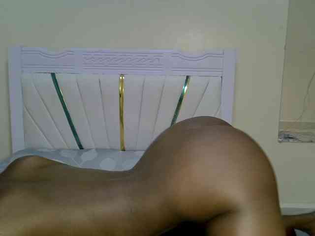 PetiteNoir webcam