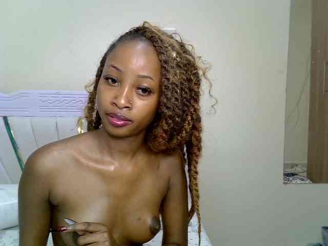 Model: PetiteNoir