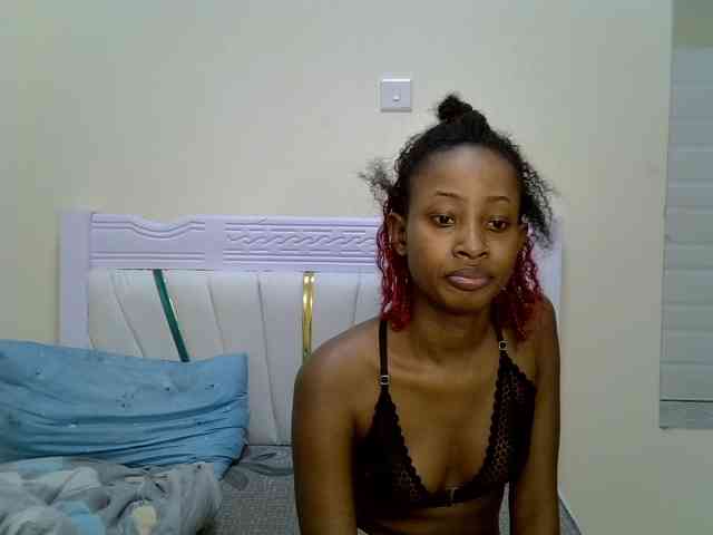 PetiteNoir webcam