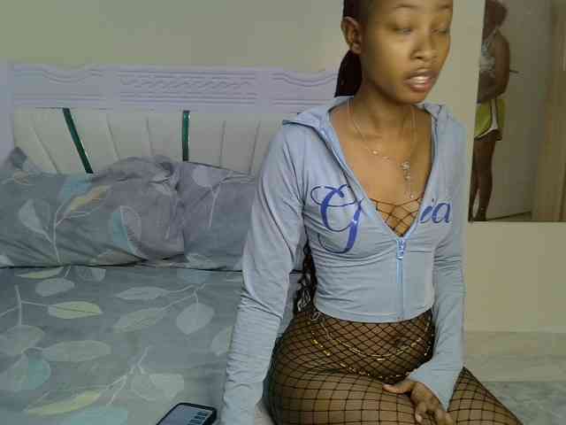 PetiteNoir webcam