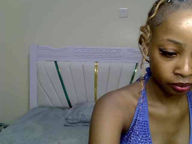 PetiteNoir webcam
