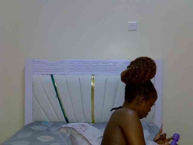 PetiteNoir webcam