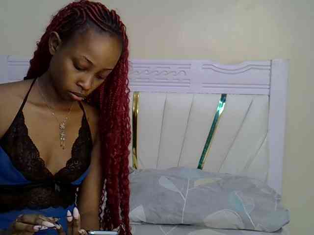 PetiteNoir webcam