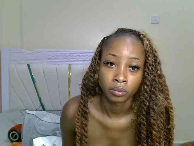 PetiteNoir webcam