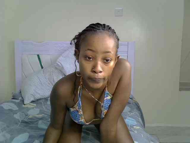 PetiteNoir webcam