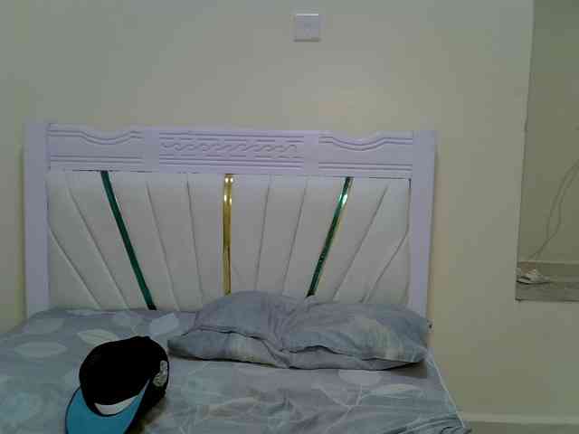 PetiteNoir webcam