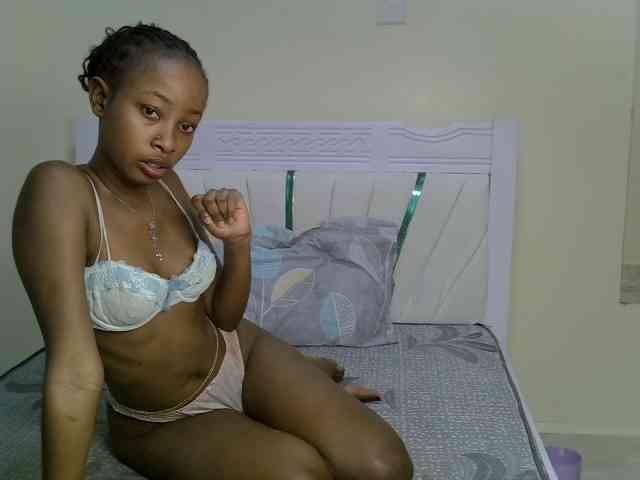 PetiteNoir webcam