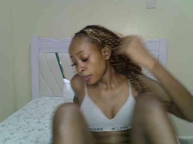 PetiteNoir webcam