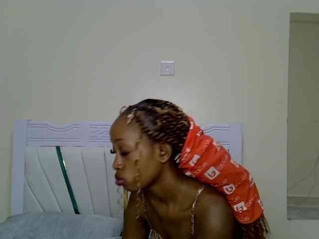 PetiteNoir webcam