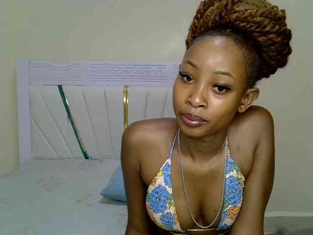 PetiteNoir webcam