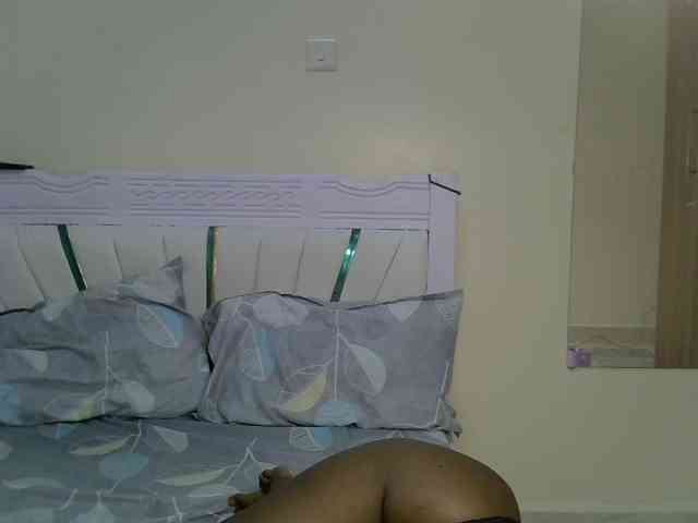 PetiteNoir webcam