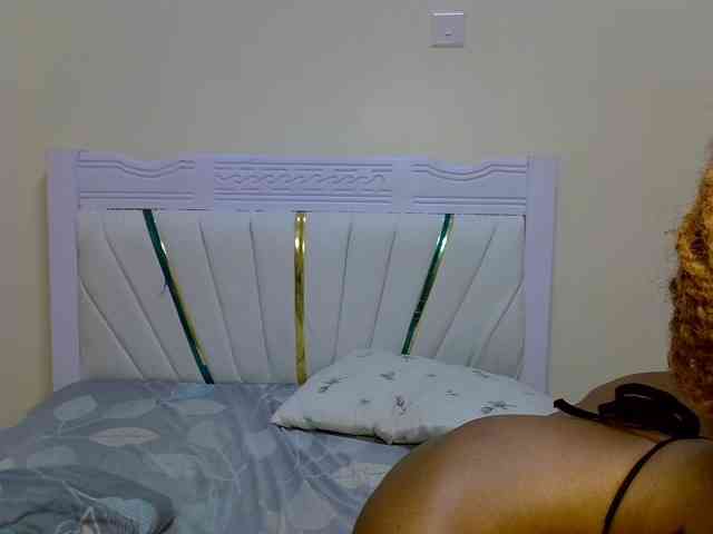 PetiteNoir webcam