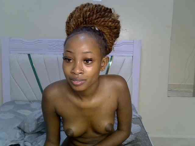 PetiteNoir webcam