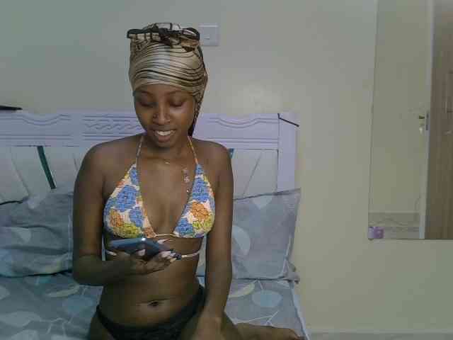 PetiteNoir webcam