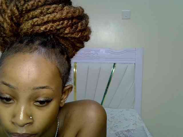 PetiteNoir webcam