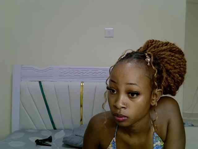 PetiteNoir webcam